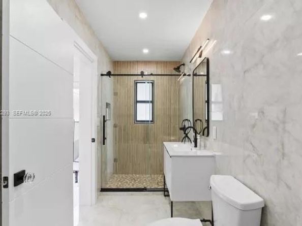 965 NE 171st St, Miami FL 33162