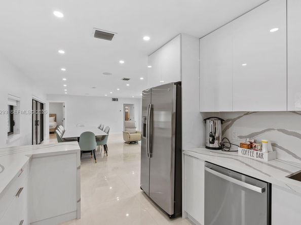 965 NE 171st St, Miami FL 33162