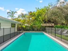 965 NE 171st St, Miami FL 33162