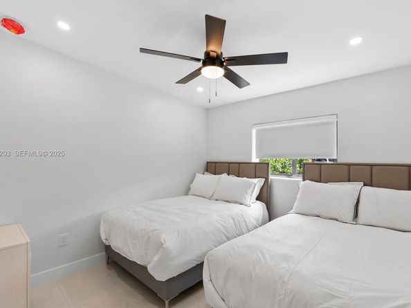 965 NE 171st St, Miami FL 33162