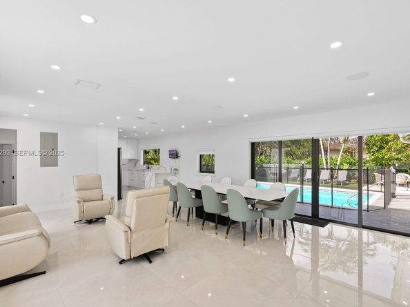 965 NE 171st St, Miami FL 33162