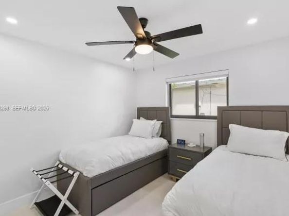 965 NE 171st St, Miami FL 33162