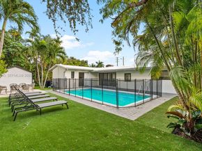 965 NE 171st St, Miami FL 33162