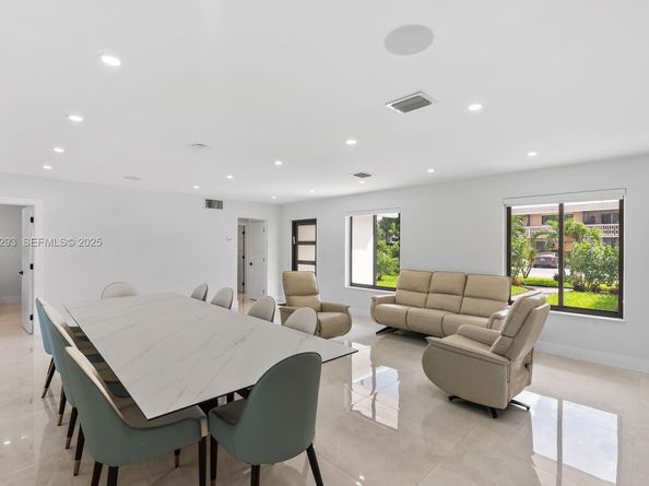 965 NE 171st St, Miami FL 33162