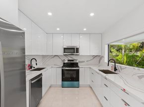 965 NE 171st St, Miami FL 33162