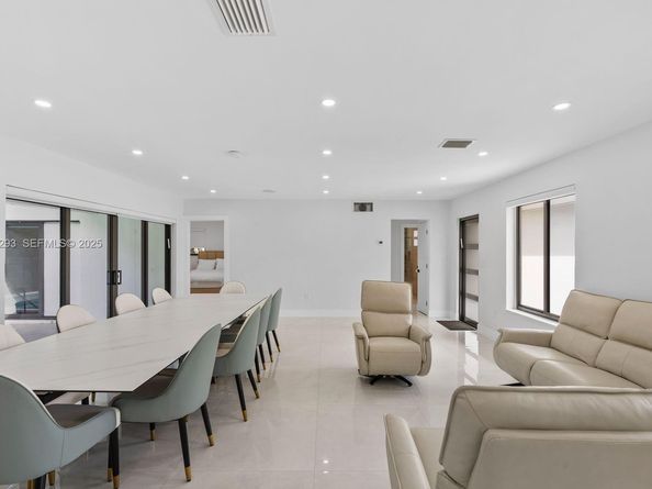 965 NE 171st St, Miami FL 33162