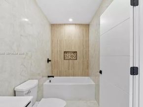 965 NE 171st St, Miami FL 33162