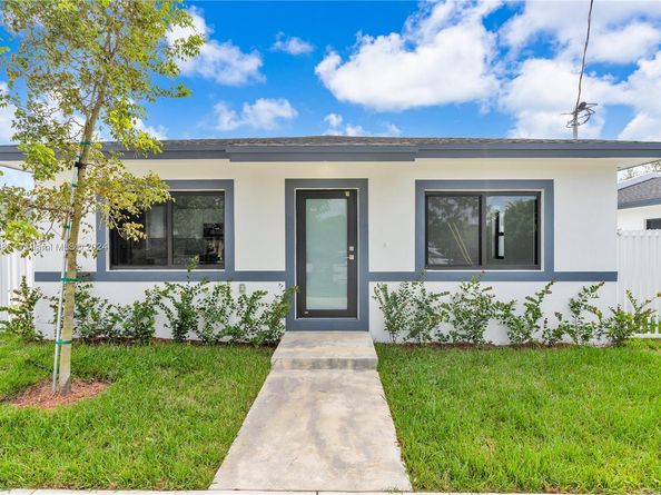 11970-11972 SW 213 St, Miami FL 33177