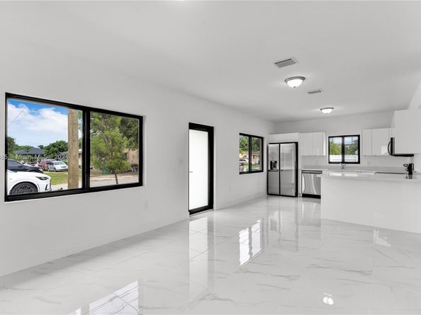 11970-11972 SW 213 St, Miami FL 33177