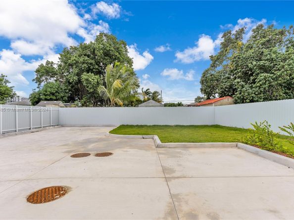 11970-11972 SW 213 St, Miami FL 33177