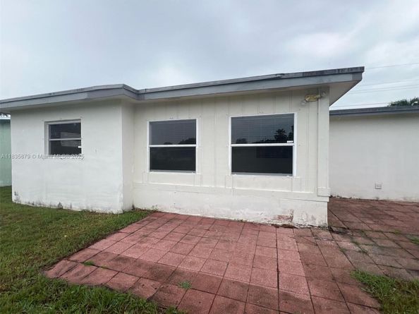 6837 NW 28th St, Sunrise FL 33313