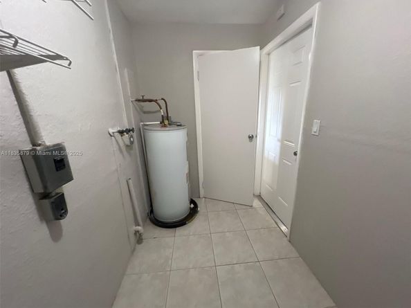 6837 NW 28th St, Sunrise FL 33313