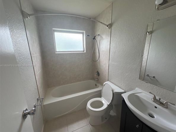 6837 NW 28th St, Sunrise FL 33313