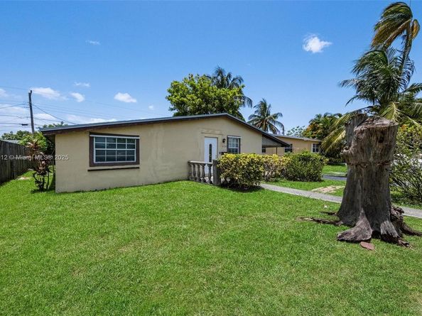2130 Acapulco Dr, Miramar FL 33023