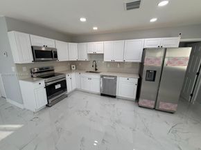 2810 Mayo St, Hollywood FL 33020