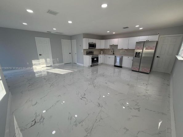 2810 Mayo St, Hollywood FL 33020