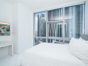 851 NE 1st Ave 2101, Miami FL 33132