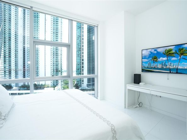 851 NE 1st Ave 2101, Miami FL 33132