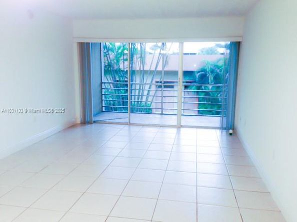 4255 N University Dr 205, Sunrise FL 33351
