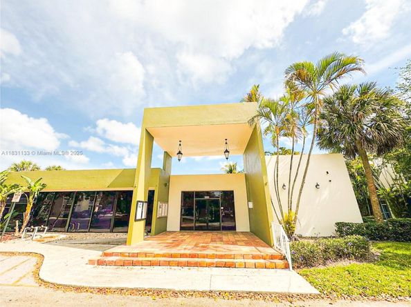 4255 N University Dr 205, Sunrise FL 33351