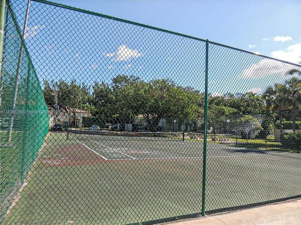 4255 N University Dr 205, Sunrise FL 33351