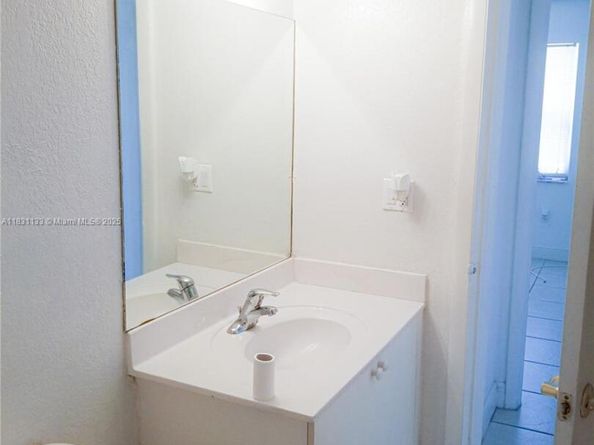 4255 N University Dr 205, Sunrise FL 33351