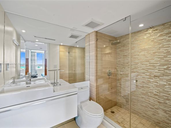 400 S Pointe Dr 910, Miami Beach FL 33139