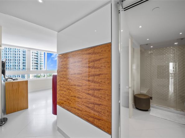 400 S Pointe Dr 910, Miami Beach FL 33139