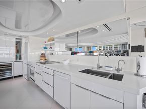 400 S Pointe Dr 910, Miami Beach FL 33139