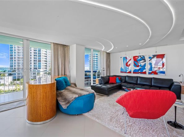 400 S Pointe Dr 910, Miami Beach FL 33139