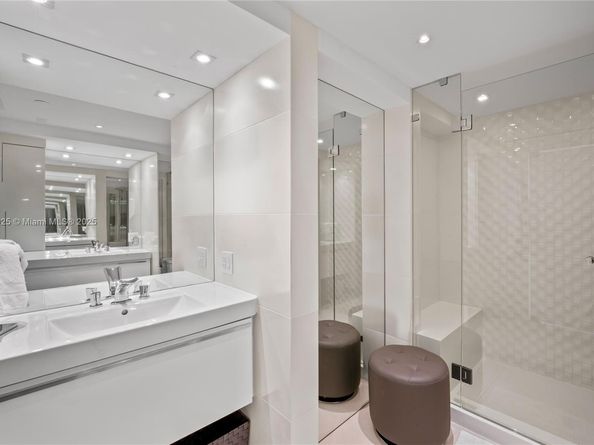 400 S Pointe Dr 910, Miami Beach FL 33139