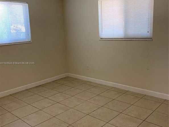 80 W 20th St, Hialeah FL 33010