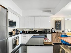 92 SW 3rd St 4312, Miami FL 33130