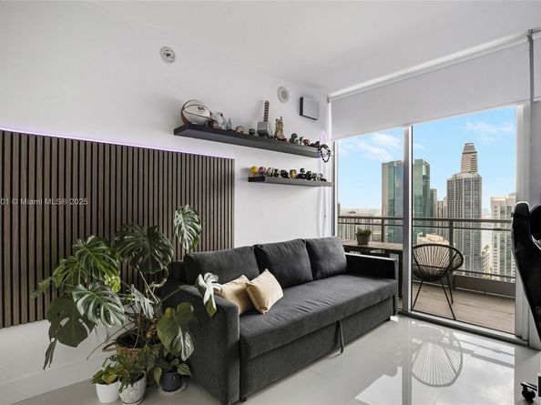 92 SW 3rd St 4312, Miami FL 33130