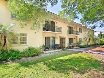 1239 Mariposa Ave