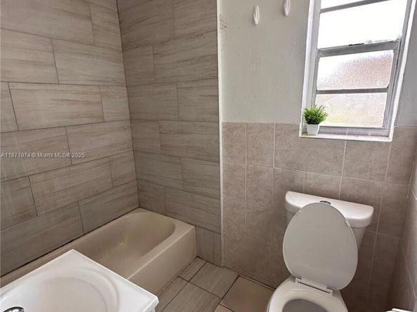 401 NW 81st St, Miami FL 33150