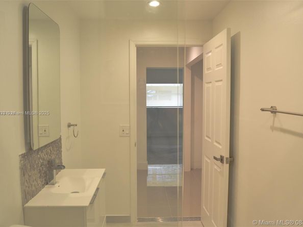 9375 Fontainebleau Blvd L122, Miami FL 33172