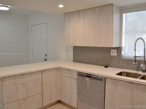 9375 Fontainebleau Blvd L122, Miami FL 33172