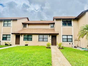 225 Lakeside Cir