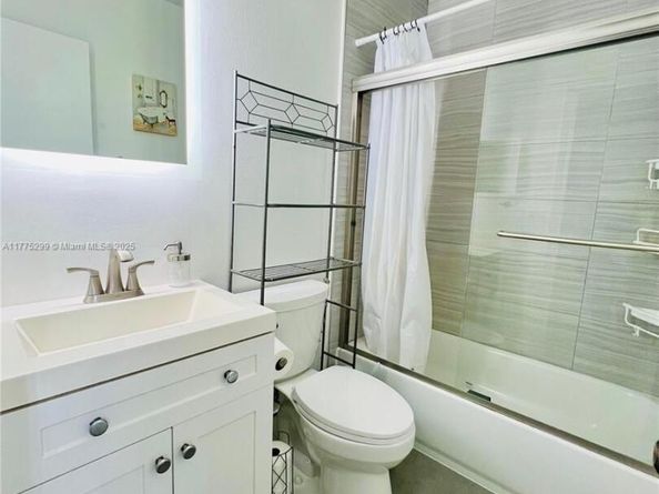 225 Lakeside Cir, Sunrise FL 33326