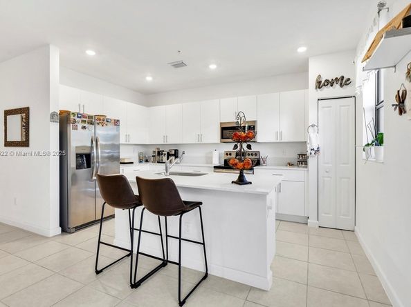 15953 SW 2nd Pl, Pembroke Pines FL 33027