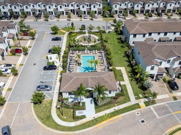 15953 SW 2nd Pl, Pembroke Pines FL 33027
