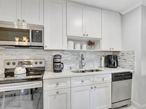 588 Trace Cir 211, Deerfield Beach FL 33441