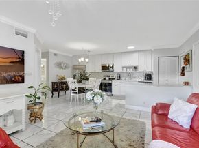 588 Trace Cir 211, Deerfield Beach FL 33441