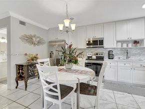 588 Trace Cir 211, Deerfield Beach FL 33441