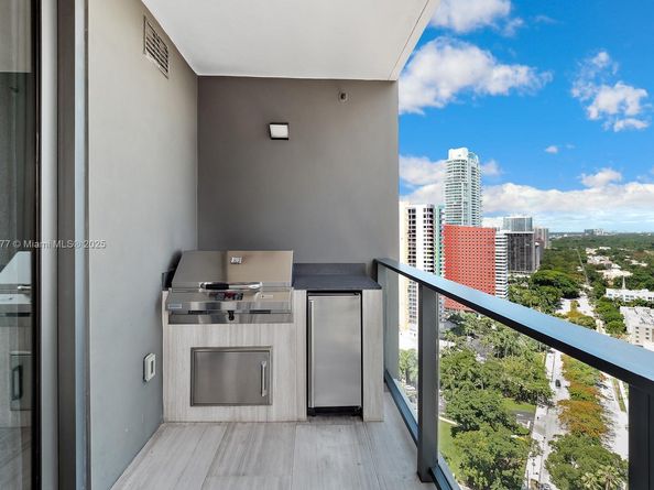 1451 Brickell Ave 2405, Miami FL 33131