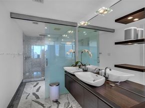 200 Biscayne Boulevard Way 3407, Miami FL 33131