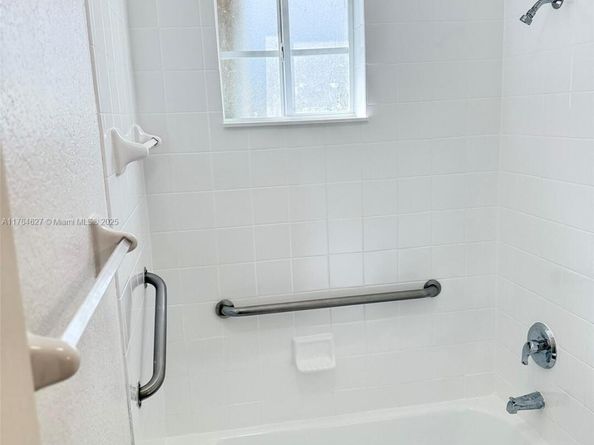 6482 Catalina Ln 6482, Tamarac FL 33321