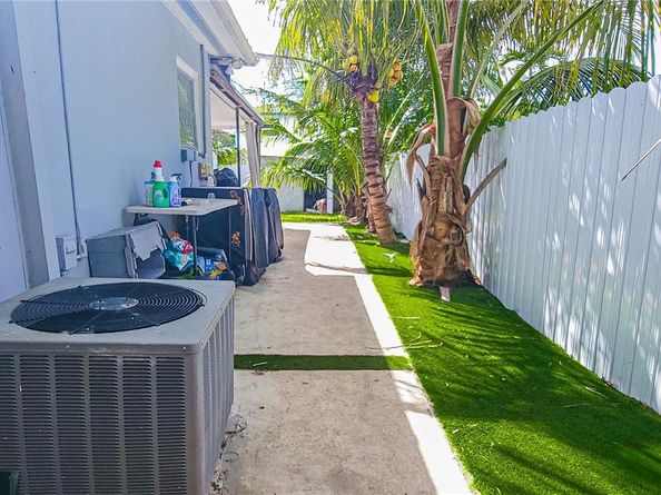 232 NE 160th St, Miami FL 33162