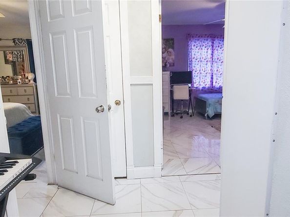 232 NE 160th St, Miami FL 33162